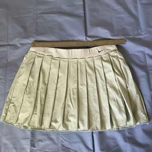 Nike Dry Fit Pastel Green Women’s Tennis Skirt Size Large Standard Fit